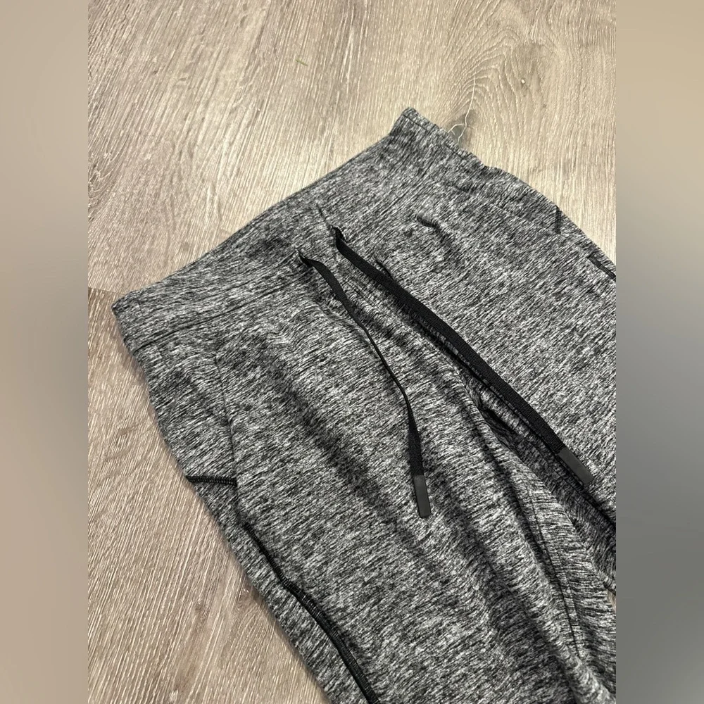 EUC Lululemon ready to Rulu fleece jogger